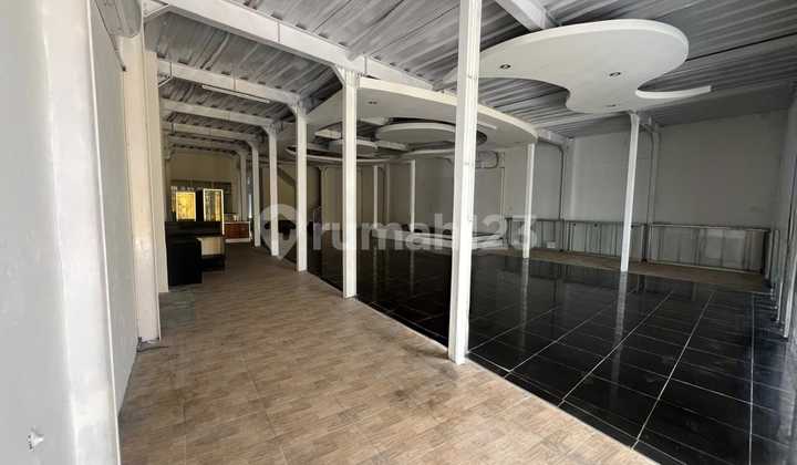 For Rent: Good 2-Storey Commercial Space/Shop Strategically Located, Suitable for Various Businesses in Kadipiro Banjarsari.