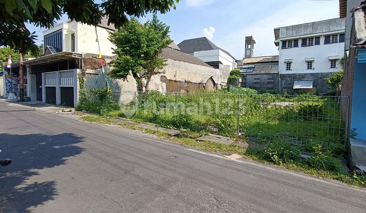 Tanah Strategis Tengah Kota Solo. Dekat Matahari Singosaren, Slamet Riyadi, Pertokoan, Kuliner, Dll.