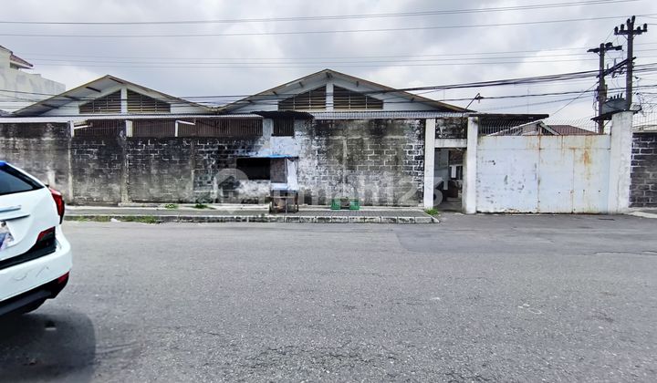 Strategic Warehouse by the Highway Located in Kadipiro