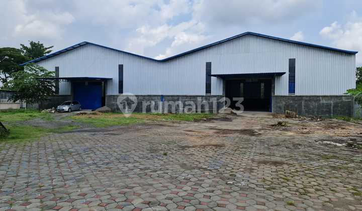 Strategic Warehouse in the Central City of Karanganyar Solo Strategic Warehouse in the Central City of Karanganyar Solo