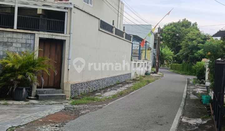 Rumah Hook Tengah Kota Siap Huni 2 Lantai Tenang Nyaman di Banjarsari Solo.