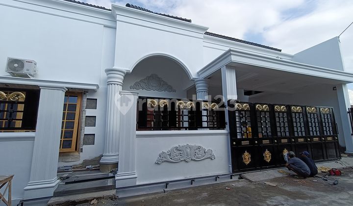 For Sale : Hunian Nyaman & Modern 1,5 Lantai Di Lokasi Prime Solo Raya.