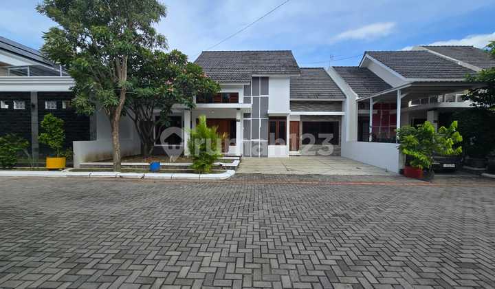 Dijual Rumah Bagus Minimalis Di Cluster Elite Gentan Solo, Lingkungan Elite Dan Tenang.