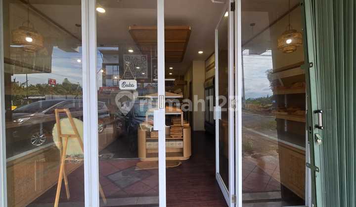 Strategic Shophouse Full Interior Former Bakery, Good Ready-to-Use in Solo Baru Shopping Center. 2