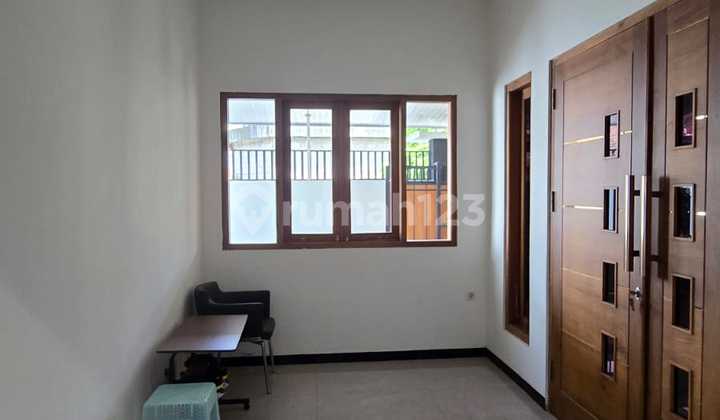 Rumah Bagus Mewah Siap Pakai di Mojosongo Jebres Solo 2