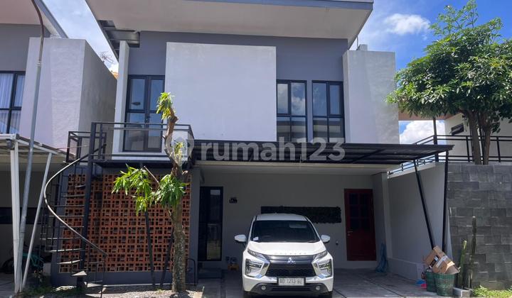 Rumah Bagus 2 Lantai Semi Furnished di Colomadu Solo