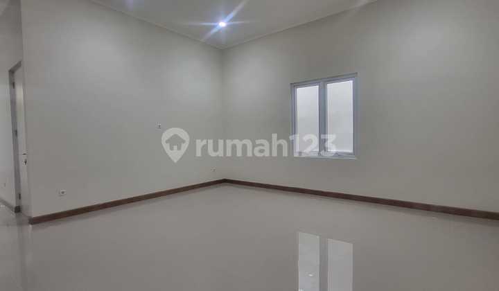 Jual Rumah Siap Huni dan Nyaman  Jl.Rejomulyo Semarang Timur – 10164 2