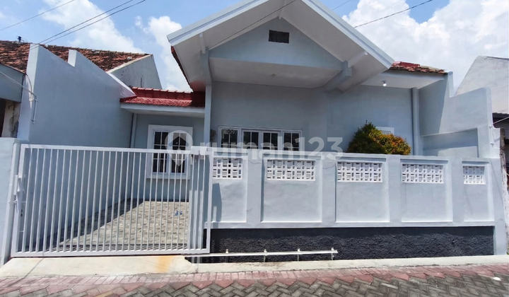 Rumah Siap Huni dan Nyaman Daerah Tanah Mas Semarang - 11341 1