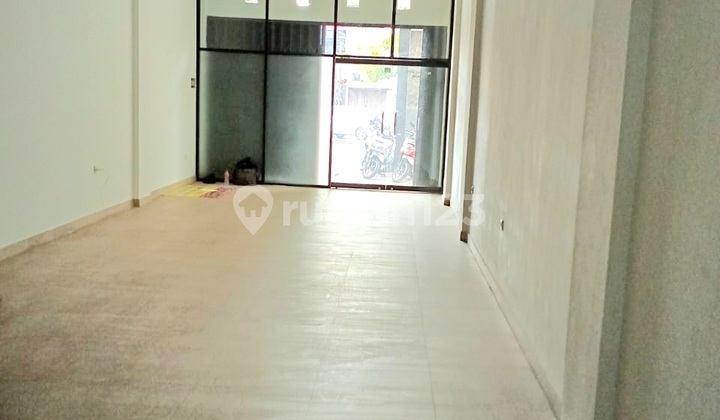 FOR SALE Quick 4-story Shophouse in Permata Hijau, Kebayoran Lama, South Jakarta, Facing Main Road 2