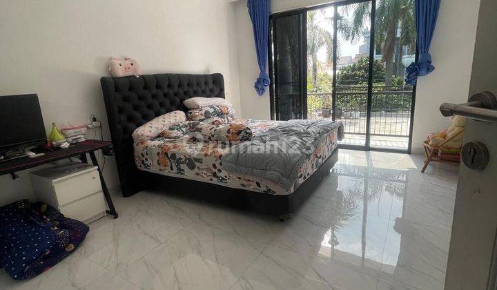 Rumah Bagus Rapi di Villa Melati Mas Furnished 2