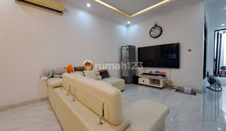 Rumah Bagus Rapi di Villa Melati Mas Furnished 2