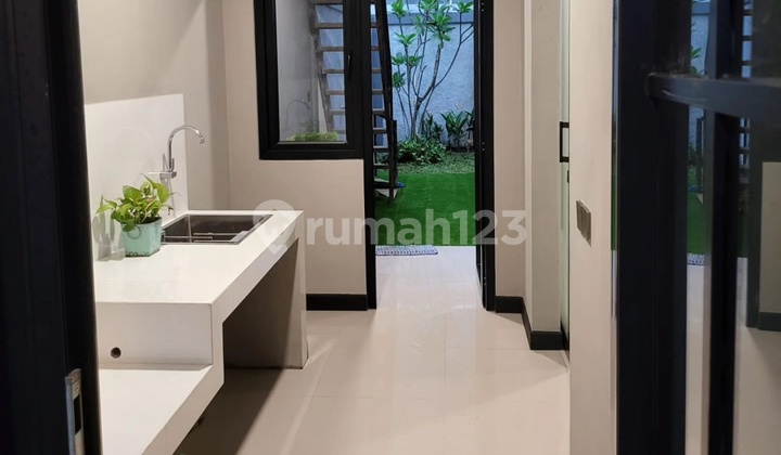 DIJUAL RUMAH MODERN CLUSTER VERSAILLES 2