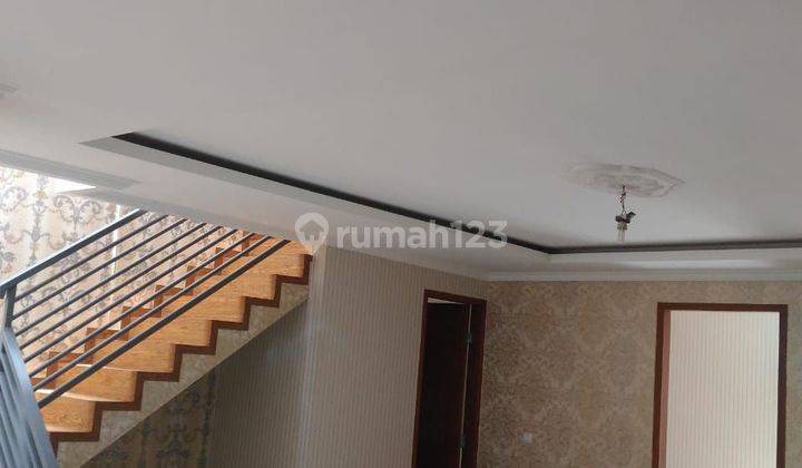 Jual Rumah Pojok 2 lantai BU selangkah ke Stasiun Pondok Ranji 2