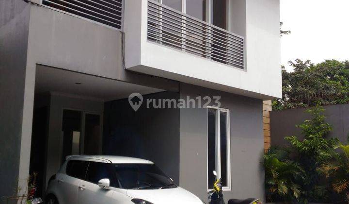 Jual Rumah Pojok 2 lantai BU selangkah ke Stasiun Pondok Ranji 1