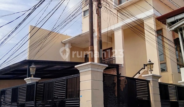For Sale Cheap 3 1/2 Story Hook House Below Market Price in Lebak Bulus Dalam, Near Lebak Bulus MRT, South Jakarta