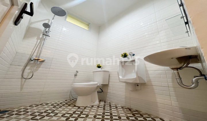 For Sale: 5-Storey Shophouse Boarding House in Harmoni, Central Jakarta