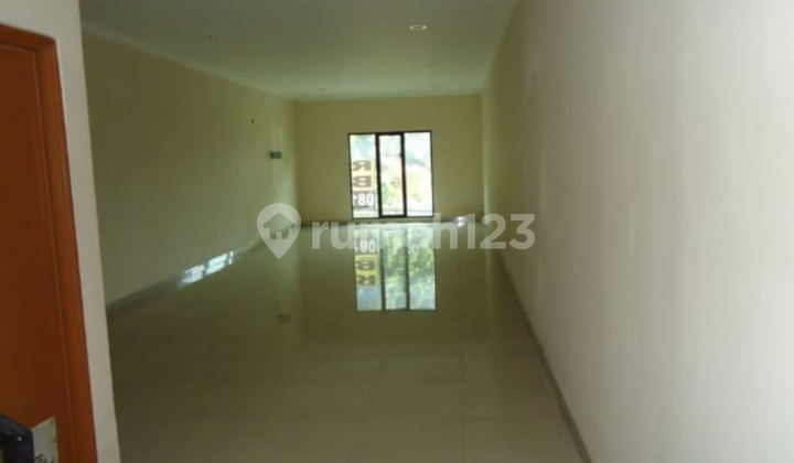 Commercial Shop for Sale in Pos Pengumben, Kebon Jeruk, West Jakarta 2