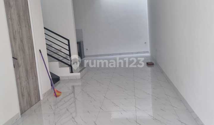 Disewakan Rumah 2 Lantai Bagus di Taman Cosmos Taman Ratu Jakarta Barat 2