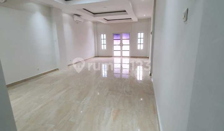 For Sale Furnished Shophouse in Tanjung Duren Raya Business Center, Central Park Neo Soho, West Jakarta 2