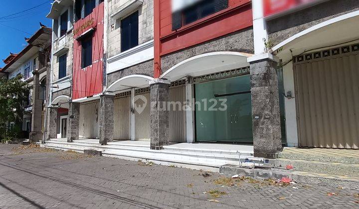 For rent 4-storey shophouse with spacious parking on the main roadside in the South Denpasar area 1