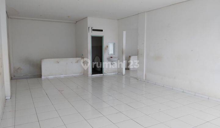 Disewakan Ruko 2 Lantai Akses Jalan besar dan  Parkir Luas di Padangsambian Denpasar Barat 3