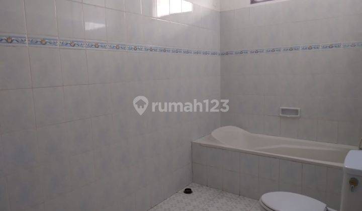 Disewakan Rumah Besar, 5 kamar tidur di Renon. Hanya 3 menit ke Plaza Renon! 11