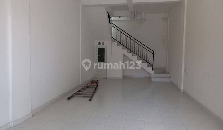 Disewakan Ruko dengan Parkir Luas di Jalan Utama Denpasar Barat 5