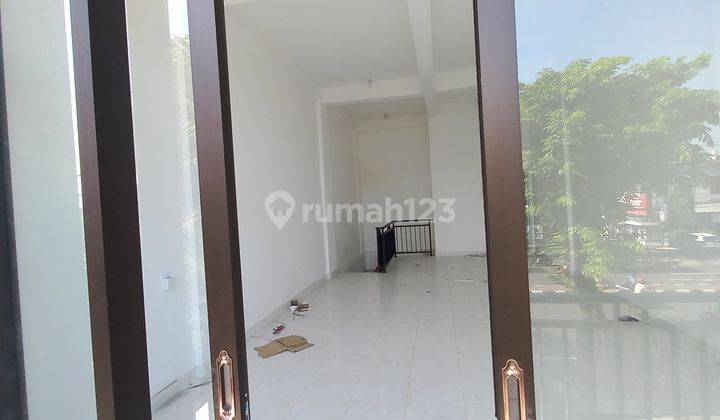 Disewakan Ruko dengan Parkir Luas di Jalan Utama Denpasar Barat 6
