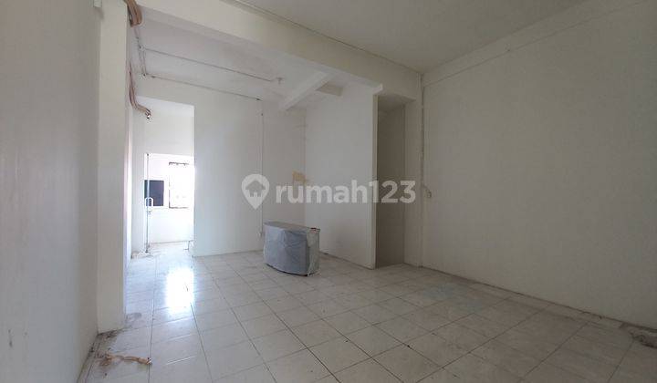 Disewakan Ruko 3 Lantai di Pinggir Jalan Jalur Bisnis Seminyak, Kuta.  3