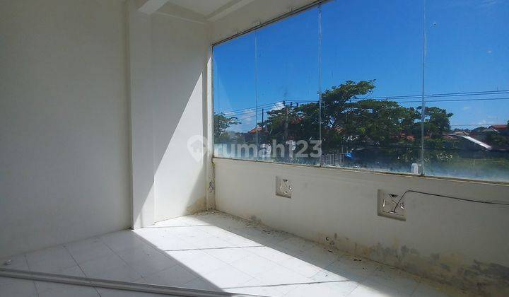 Disewakan Ruko 3 Lantai di Pinggir Jalan Jalur Bisnis Seminyak, Kuta.  6