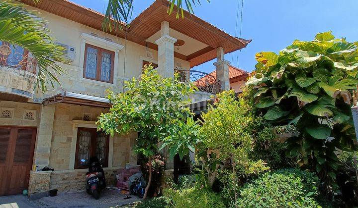 Villa Sejuk dan Hangat dengan Estetika Tropis yang Memikat di Kuta 2