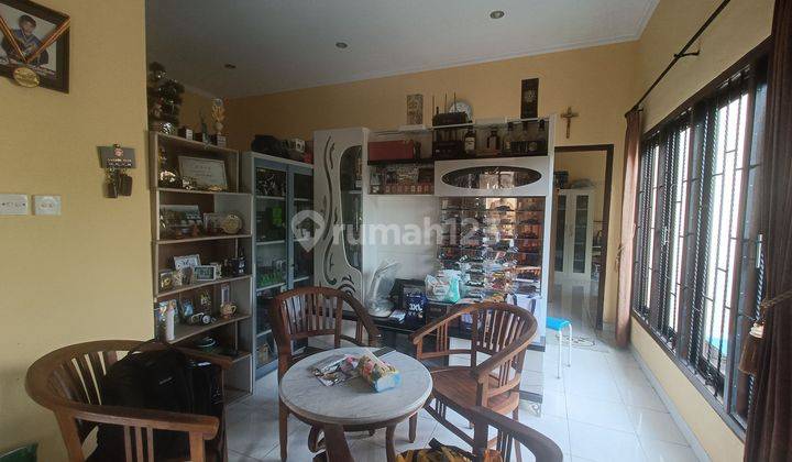 House for sale with a large yard in Ubung Kaja Denpasar 2