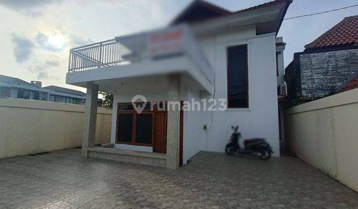 Dijual Rumah 2 Lantai di Seminyak, Kuta 1