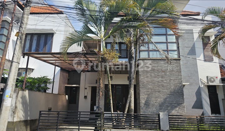 Rumah Minimalis 2 Lantai dalam Komplek One Gate Kerobokan Kuta, dekat Sekolah SLK Rumah Minimalis 2 Lantai dalam Komplek One Gate Kerobokan Kuta, dekat Sekolah SLK