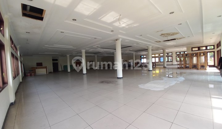 3-Storey Shophouse Building in Cokroaminoto Area, Denpasar 2