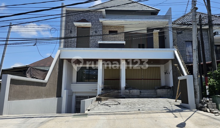 Ruko Baru Gandeng dengan Parkiran luas di Gatsu Barat Denpasar, dekat Tiara Gatsu