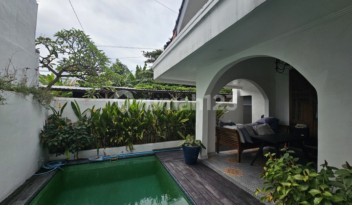 Rumah Besar, Halaman dan Parkiran Luas, Ada Pool di Gn Soputan Dekat Depo Bangunan Denpasar Rumah Besar, Halaman dan Parkiran Luas, Ada Pool di Gn Soputan Dekat Depo Bangunan Denpasar