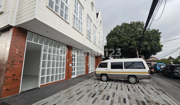 New 2-Story Shop House, near BALI KIDDU SCHOOL, Kerobokan Kuta New 2-Story Shop House, near BALI KIDDU SCHOOL, Kerobokan Kuta