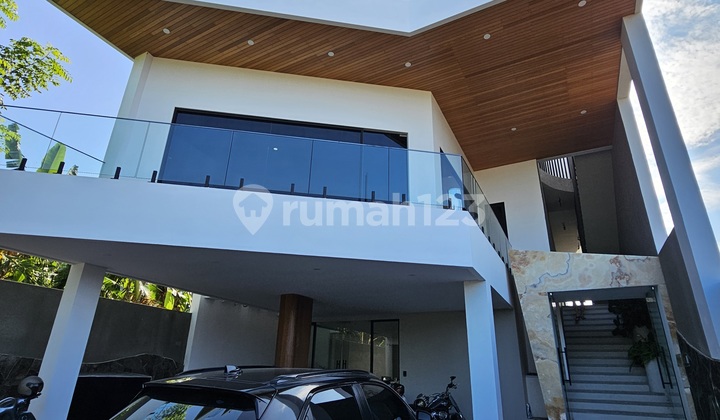 Gedung Komersial Serbaguna di Padang Galak Sanur