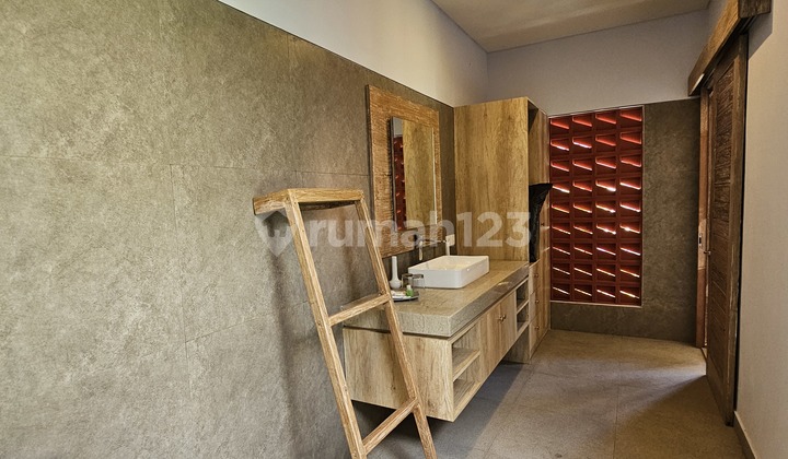 Tropical Balinese Villa For Rent With Natural Ambiance, 10 Minutes From Canggu