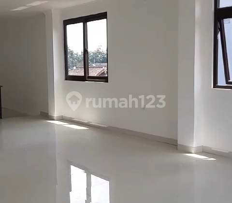 2-Story Shop House in Sesetan Area, Denpasar 2