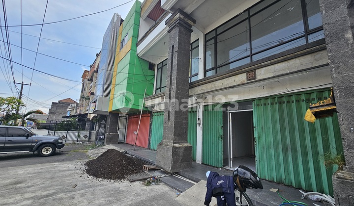 Ruko 3 Lantai, Parkir Luas, di Area Gatsu Barat Denpasar