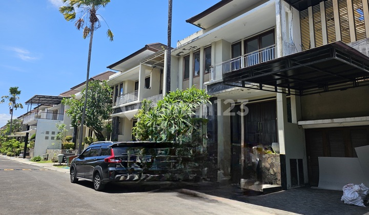Rumah Dalam Komplek Ekslusif One Gate di Kuta, dekat Mall Bali Galeria Mall Rumah Dalam Komplek Ekslusif One Gate di Kuta, dekat Mall Bali Galeria Mall