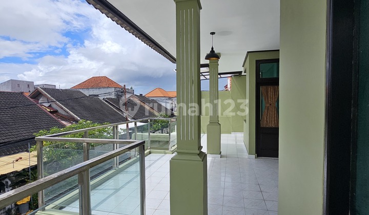 Large House with Spacious Parking in Pedungan, South Denpasar 2