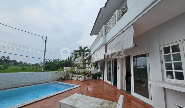 Villa with Surfing Beach Vibes and Ricefield in Gianyar, Near Saba Beach