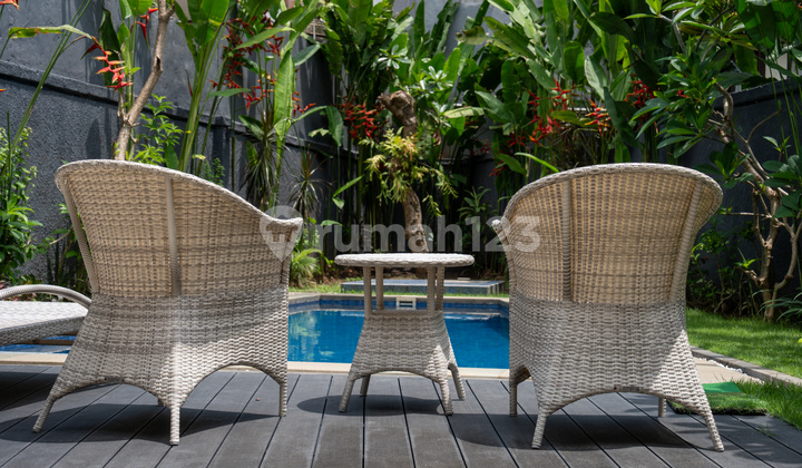 4-Bedroom Tropical Villa in Kertalangu, 5 Minutes to Sanur