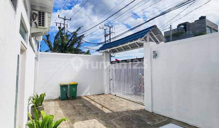 Villa Menawan dengan Taman Luas, 4 Menit ke Babakan Canggu