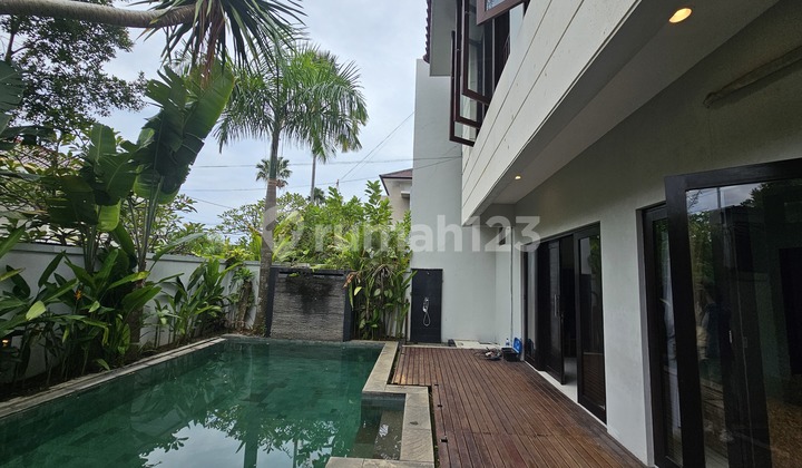 Ekslusif Tropikal Villa di Kuta, Dekat Grand Lucky Sunset Road