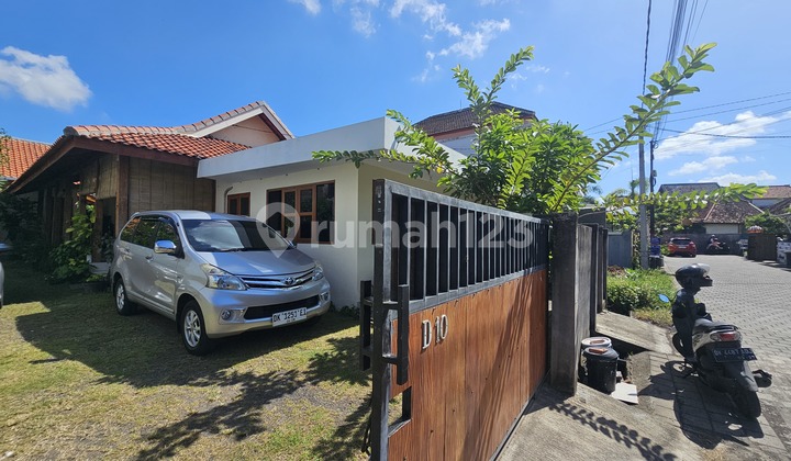 3.2 Are House with Wide Parking in Mahendradata Area Near Pizza Hut