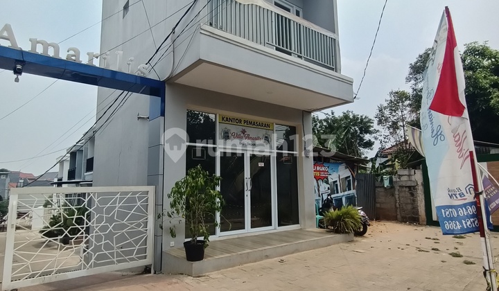 Ready-to-Occupy Shop House Strategic Location Near UI Depok Campus and Kukusan Depok Toll Road, with Freehold Title 2